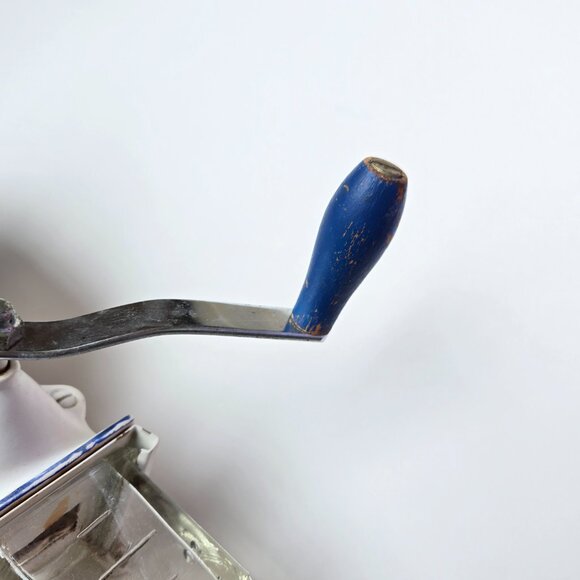 Vintage De Ve HOLLAND Wall Mount Coffee Grinder Blue Delft Windmill | Dutch - Picture 11 of 17